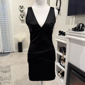 Elegant Black Sleeveless V-Neck Bodycon Mini Dress
